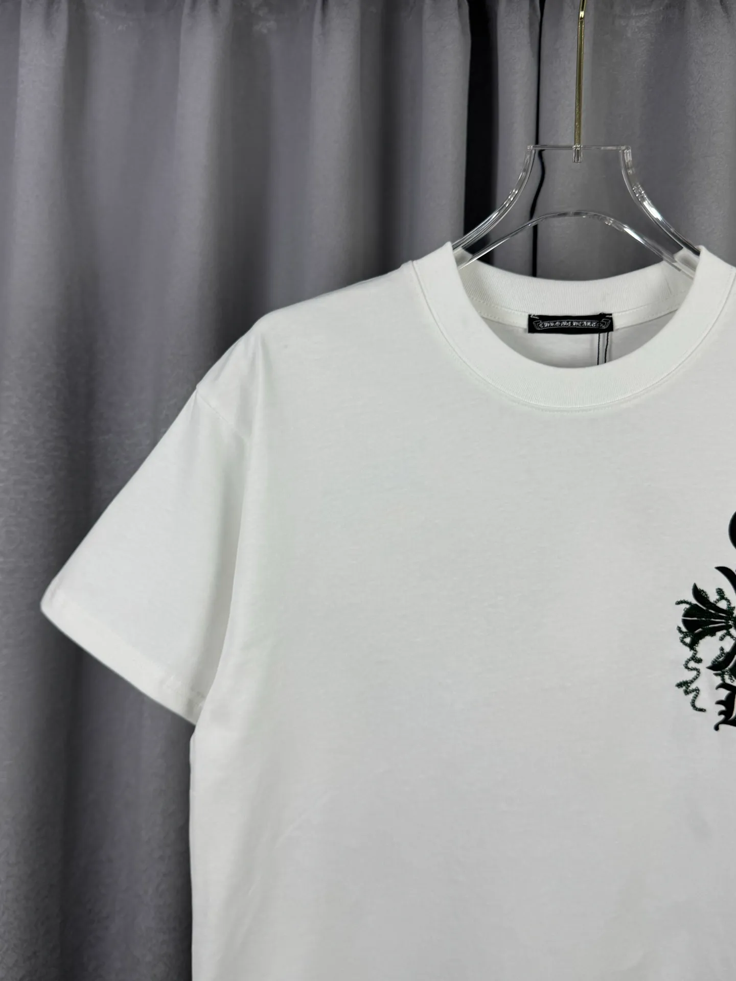 [ ] CH 2026SS logo T ， ， 。 logo ， Classic ， . Same Style。 𝐂𝐎𝐋𝐎𝐔𝐑：White Black 𝐒𝐈𝐙𝐄: S-XL